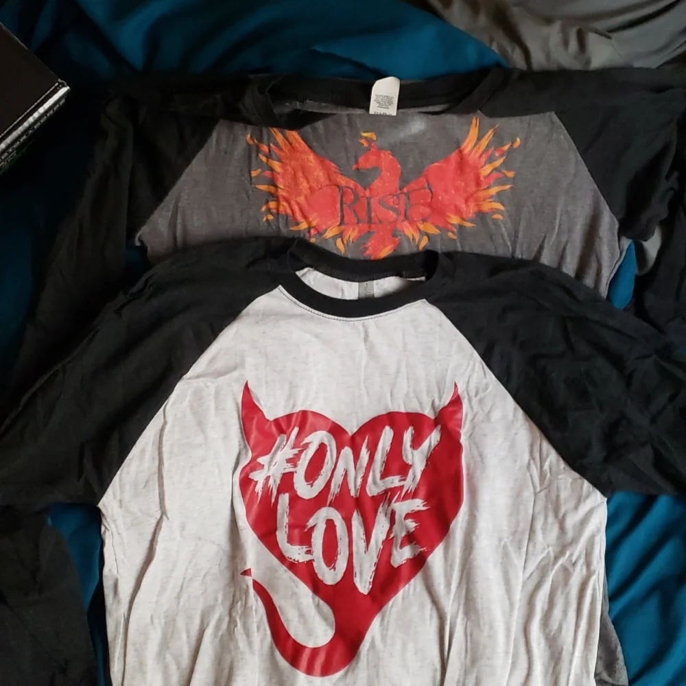 5 Supernatural Long Sleeve Shirts/Tanks bought off shopstands.com - Picture 5 of 6